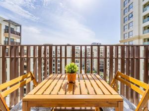 Dubai Creek Escape: Luxury 3BR Nautical Grandeur