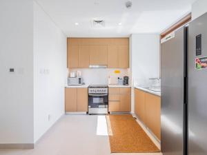 Dubai Creek Escape: Luxury 3BR Nautical Grandeur