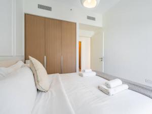 Dubai Creek Escape: Luxury 3BR Nautical Grandeur