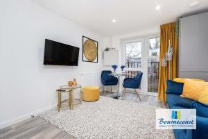 SEASIDE CHARM by BOURNECOAST - A Modern Apartment Near the Sandy Beaches - FM9580
