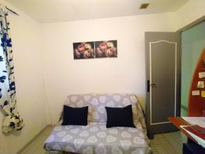 Maison de charme à Autignac avec vue sur jardin et montagne