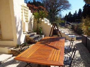 Maison conviviale avec jardin proche Avignon + piscine partagée