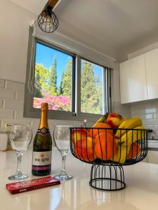 Modern 2BR Apartment with Pool, Veranda & Garden in Paphos