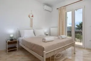 Altamira Holiday Apartment - 6 people, veranda with views - Kalpaki