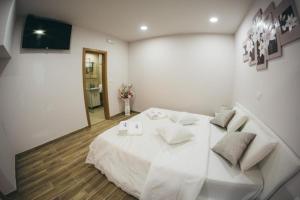 Deluxe Double Room (2 Adults + 1 Child) room in Adria centar Koćuša