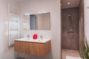 Flat White - Luxe app aan zee met terras & parking