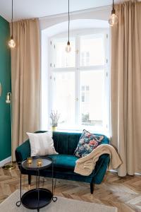 Old Town Deluxe Studios by BookingHost