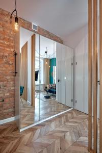 Old Town Deluxe Studios by BookingHost