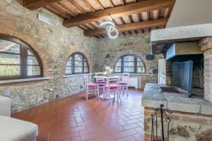 Villa Le Polle di Meletro - Exclusive Tuscan Villa with Private Pool & Panoramic Glass Sauna