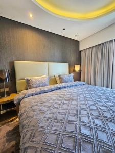 Spacious 2BR Paramount Apt