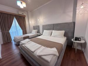 Triple Room with Balcony room in Hotel Murati