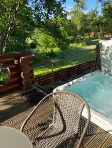 Laura's Lodge Hot Tub Log Cabin, Felmoor Park, Morpeth, Northumberland - Eshott