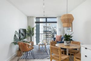 Heart of Sea Point Mountain Views