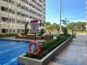 SMDC Green 2 Staycation, The Traditional & Modern Fusion Condo