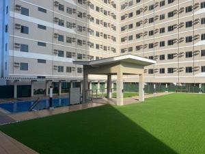 SMDC Green 2 Staycation, The Traditional & Modern Fusion Condo