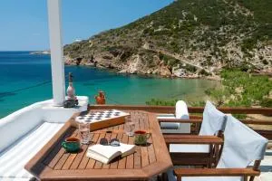 Ammos 1 - Seafront house in Glyfo beach, Sifnos - Chrisopigi