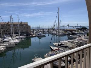 Hyères : Appart 4 pers marina climatisé avec garage - FR-1-335-162