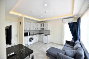 Lamira Apart Holiday&Guest House
