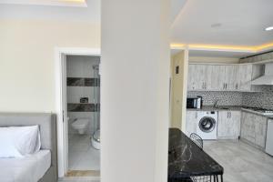 Lamira Apart Holiday&Guest House