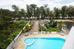 Rayongcondo Chain by Mona