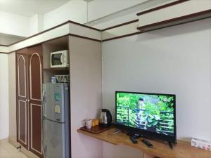 Rayongcondo Chain by Mona