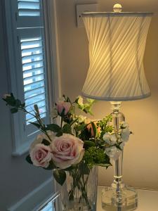 The Lily Pad - Boutique Townhouse, a short walk to Town Center and Racecourse