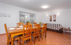 4 Bedroom Amazing Home In Mladenici 
