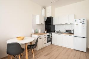 Royal Wilanów Apartment with Garden by BookingHost