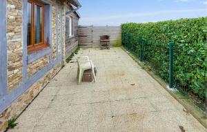 Maisons de vacances Lovely Home In Malleville-les-grs With Wifi : photos des chambres