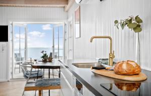 2 Bedroom Cozy Home In Sjølund