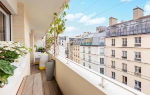 Awesome Apartment In Paris With Wifi