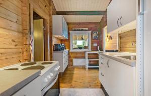 Nice Home In Glesborg With Kitchen