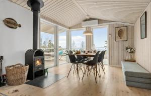 Nice Home In Glesborg With Kitchen