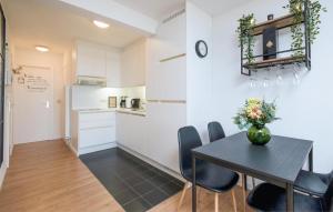 Cozy Apartment In Oostende With Wifi