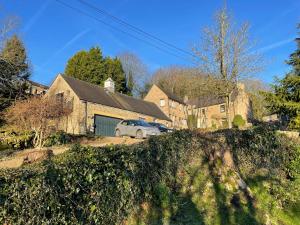 The Cruck Barn, cosy rural escape near The Peak District
