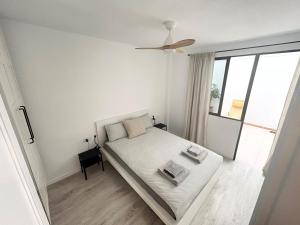 Beautiful, 2 double bedrooms apartment in Central Los Cristianos, 3 mins from the beach