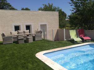 Villa sans vis-à-vis avec vue et piscine située entre Nîmes et Montpellier, à 20 minutes des plages
