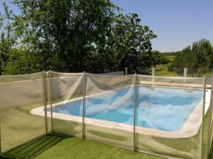 Villa sans vis-à-vis avec vue et piscine située entre Nîmes et Montpellier, à 20 minutes des plages