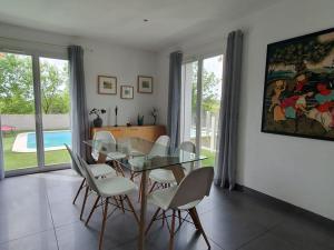 Villa sans vis-à-vis avec vue et piscine située entre Nîmes et Montpellier, à 20 minutes des plages