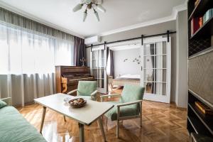 Apartment Antique Theatre 3 - RETRO