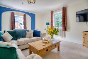 Enholmes Coach House