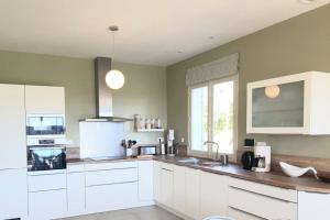 Maisons de vacances La Belle Aube - Near Bergerac Swimming pool : photos des chambres