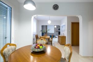 Zoes Place - 2 BD Beachfront Apartment