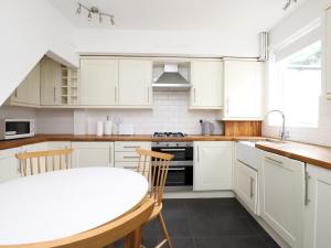 Sunny Victorian 2BR Townhouse Oxford - Pass the Keys