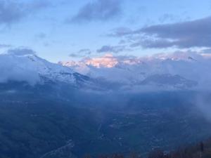 Appartement spacieux proche centre village avec balcon et vue Mont Blanc - FR-1-181-2479