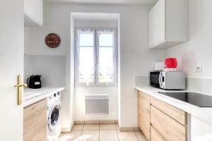 C3 Disney Centre Station