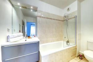 C3 Disney Centre Station