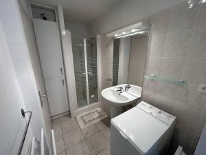 Appartements 516 - Appartement T2, a moins de 300m de la Plage. : photos des chambres