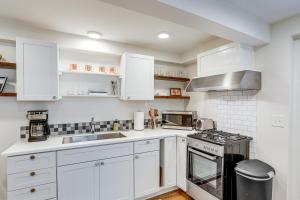 Commuter-Friendly Seattle Apartment! Dogs Welcome