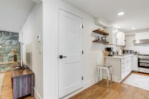 Commuter-Friendly Seattle Apartment! Dogs Welcome